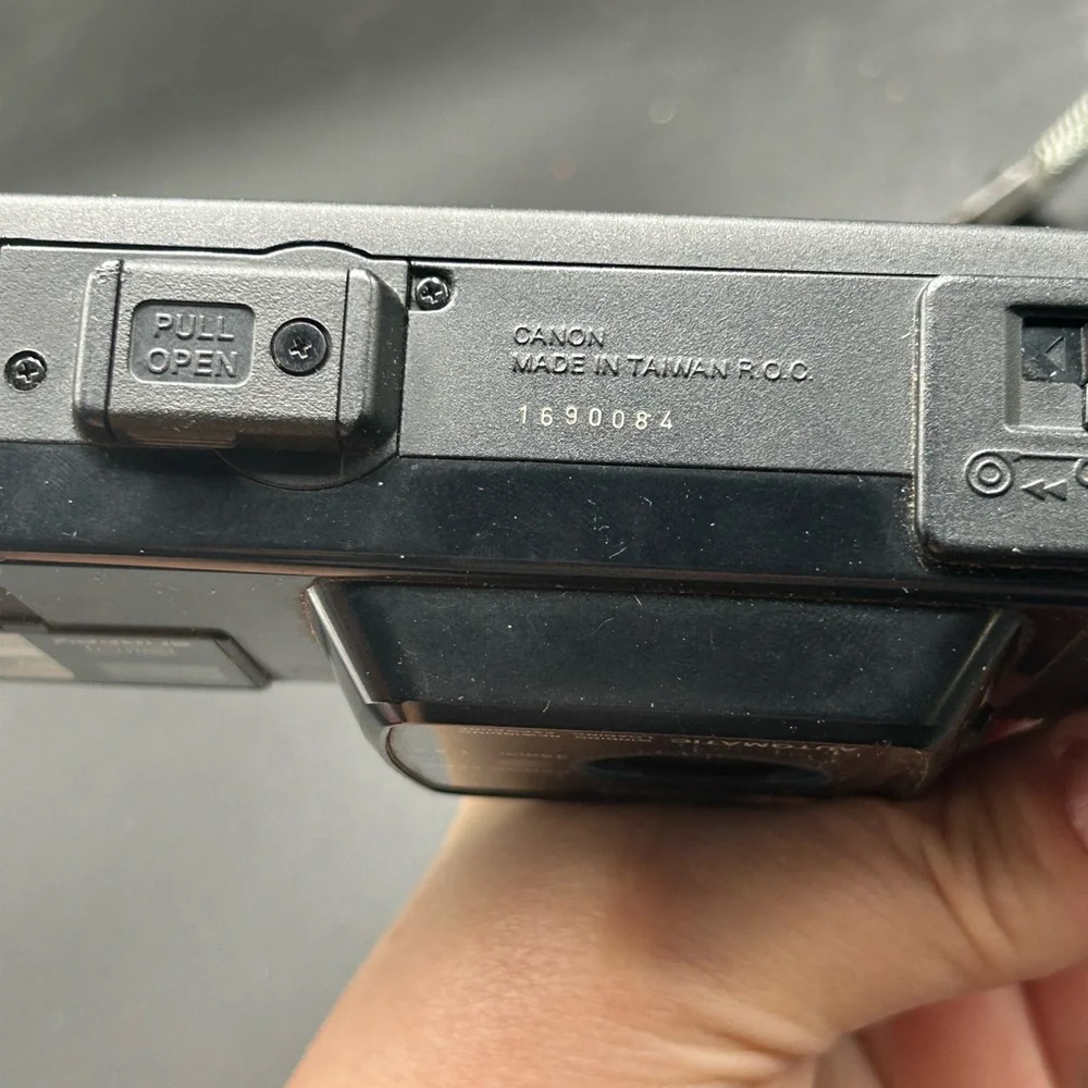 Vintage Canon 20 Snappy 35mm camera